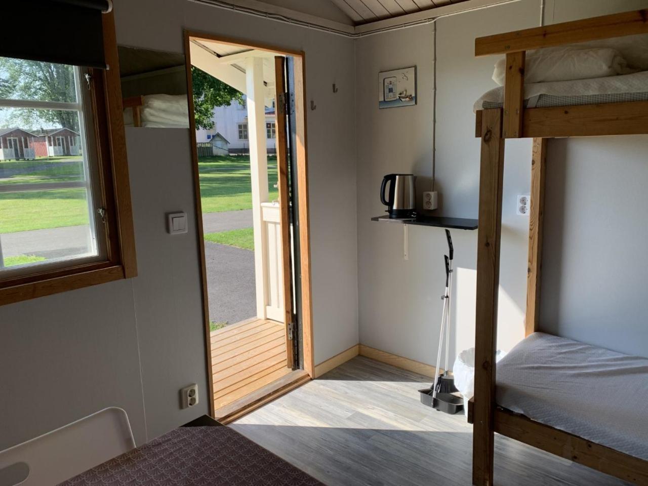 Skara Stads-Camping & Stugby Esterno foto